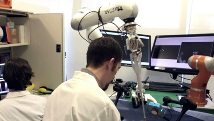 This New surgical Robot just outperformed Human Surgeons