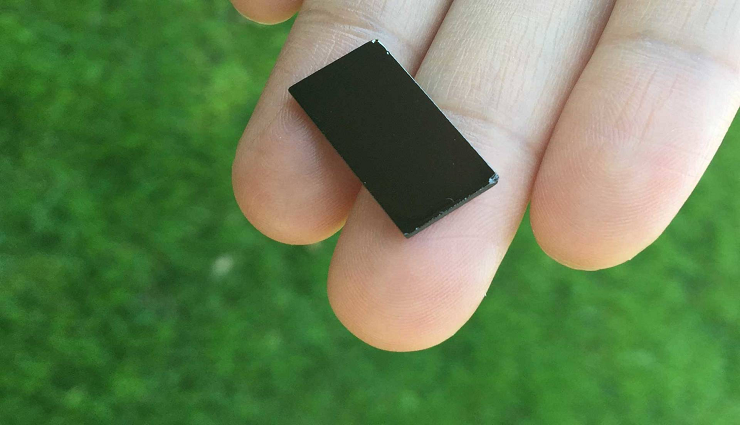This Small Rectangular Device uses Sunlight to Disinfect Water within Minutes